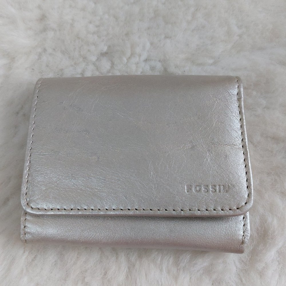 Fossil Women's Silver Leather Trifold Short Wallet
